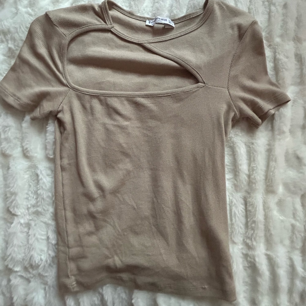 tan short sleeve with opening on collar bone